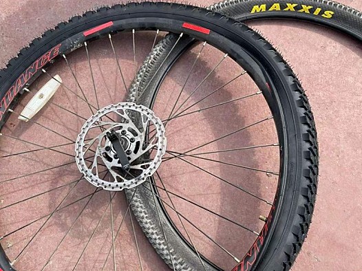 如何更换喜德盛逐日800捷安特美利达山地车外胎？