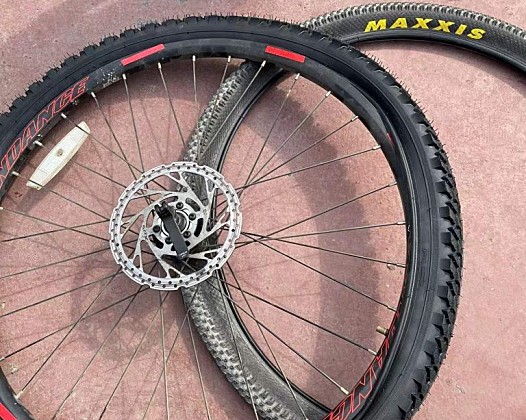 如何更换喜德盛逐日800捷安特美利达山地车外胎？