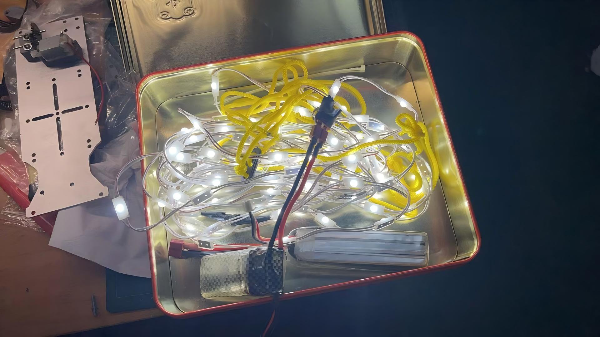 自己动手DIY露营灯带，用玩具锂电池，经济实惠，重复利用v0.1