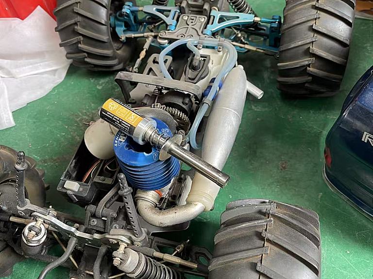 如何启动一个1:8的甲醇发动机遥控车HSP?点燃v0.3