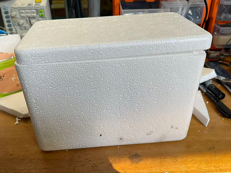 泡沫箱制作船体的方法