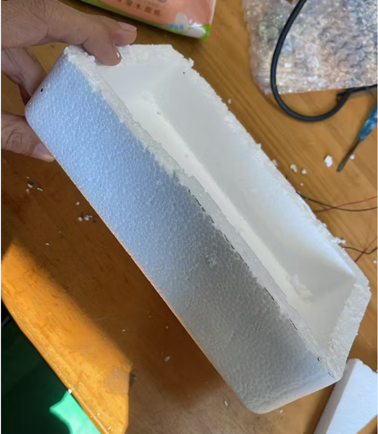 泡沫箱制作船体的方法