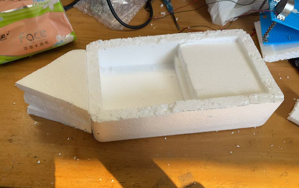 泡沫箱制作船体的方法