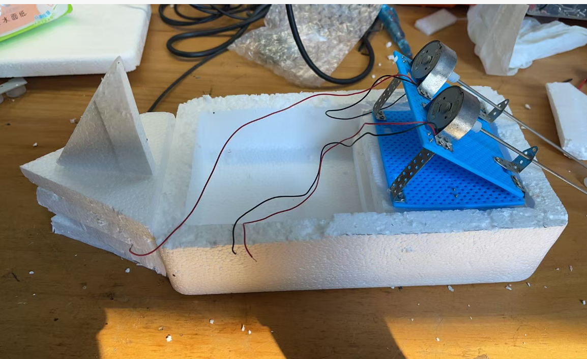 泡沫箱制作船体的方法