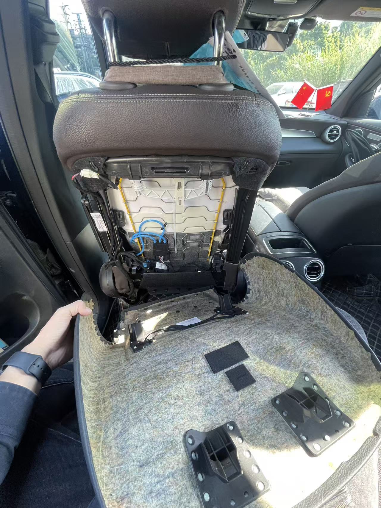 奔驰GLC GLE拷贝座椅收纳袋皮筋破损的维修方法