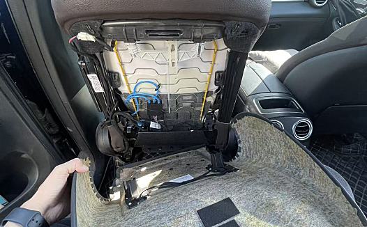 奔驰GLC GLE拷贝座椅收纳袋皮筋破损的维修方法